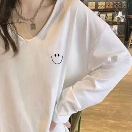 ロンT にこにこ笑顔 ゆったりVネック長袖シャツ
