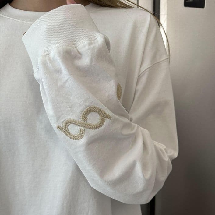 ロンT 無限大記号刺繍入りゆったりシルエット長袖トップス