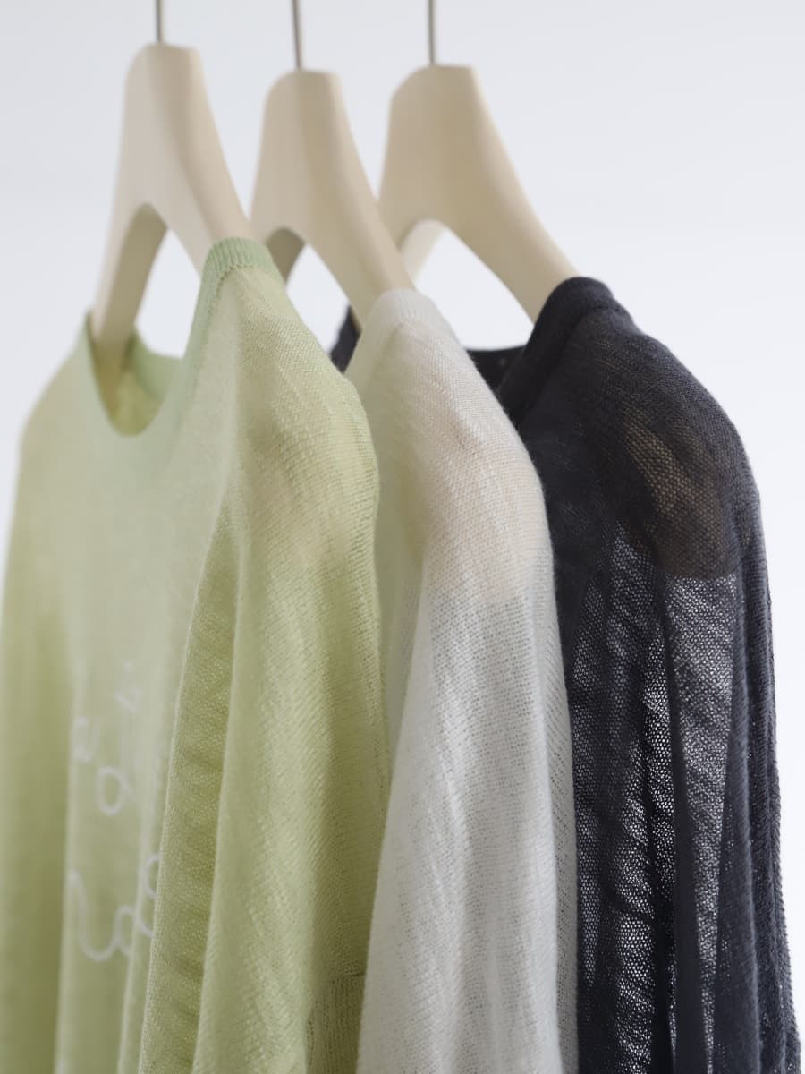 ロンT 繊細文字刺繍 透け感長袖シャツ