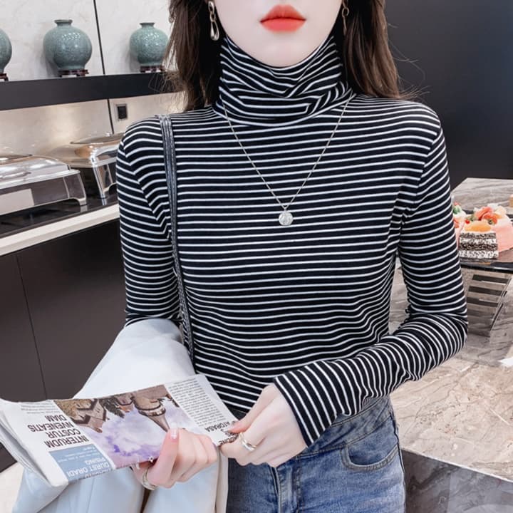 シンプル細ボーダーハイネックロンT